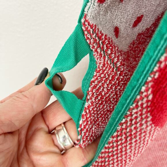 Members Mark Beach Towel Cotton Strawberry Cherry Daisy Flower Red Green 30x57 - Picture 5 of 8